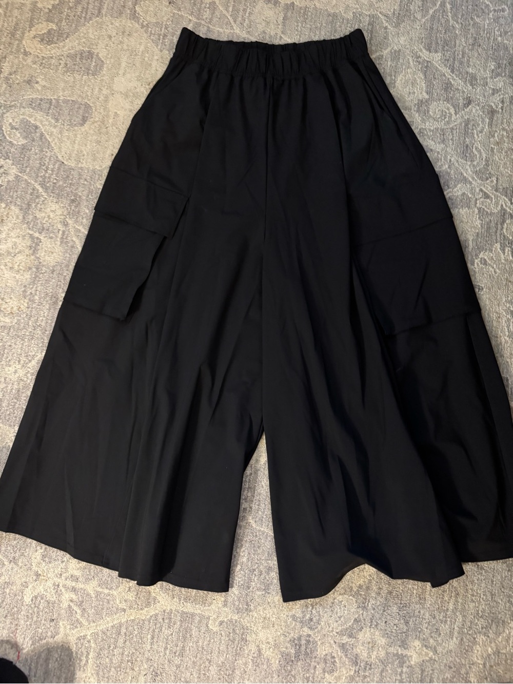Ruti Wide-Leg Cargo Cropped Pants - Black - Picture 4 of 8